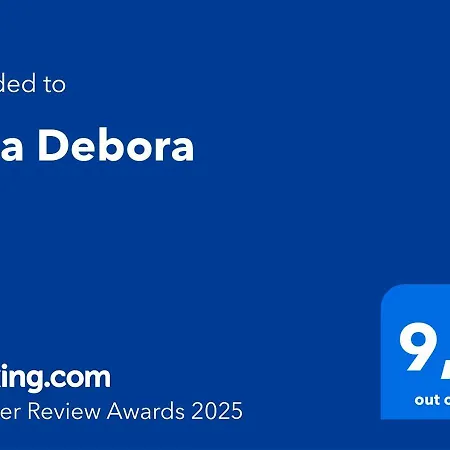 Nyaraló Debora *
